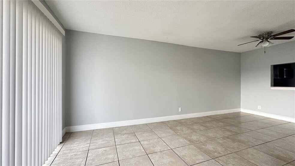 Building Photo - 8020 Fairview Dr