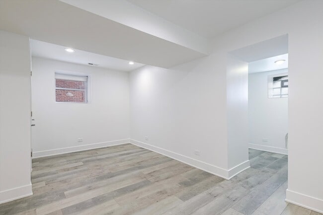 Building Photo - 2316 W Augusta Blvd