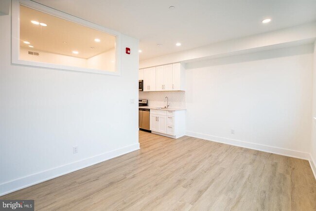 Primary Photo - 1324 Frankford Ave
