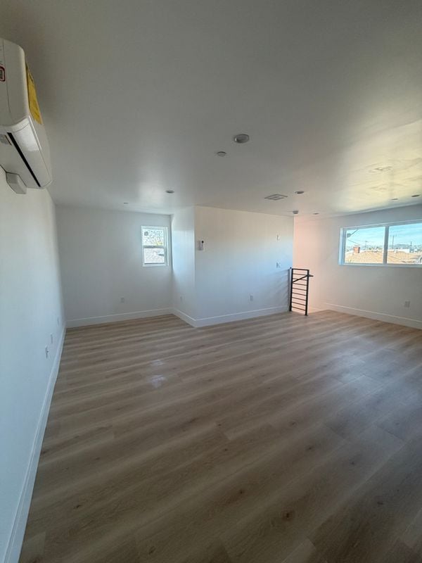 Building Photo - 3209 W 18th St