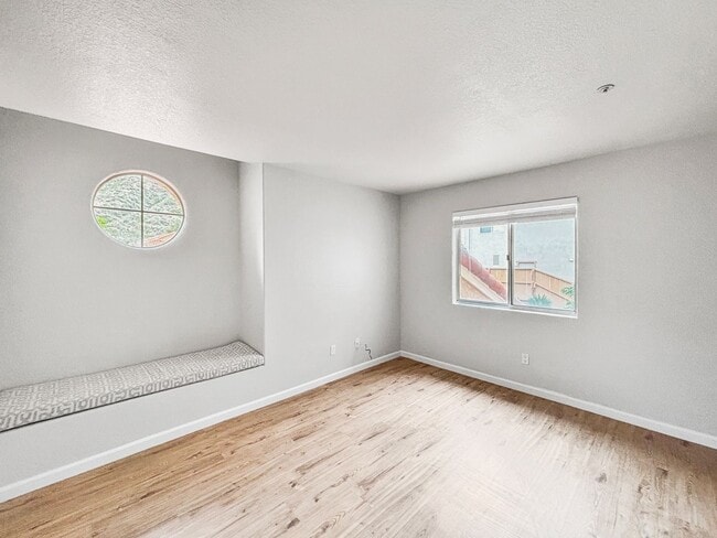 Building Photo - Spacious & Upgraded 4 Bedroom, 3 Bath Home...