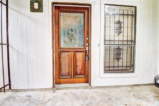 Building Photo - 6615 Briar Terrace Dr
