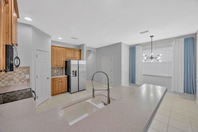 Building Photo - 10414 Tulip Field Way
