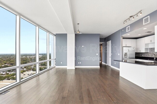 Building Photo - 150 E Robinson St