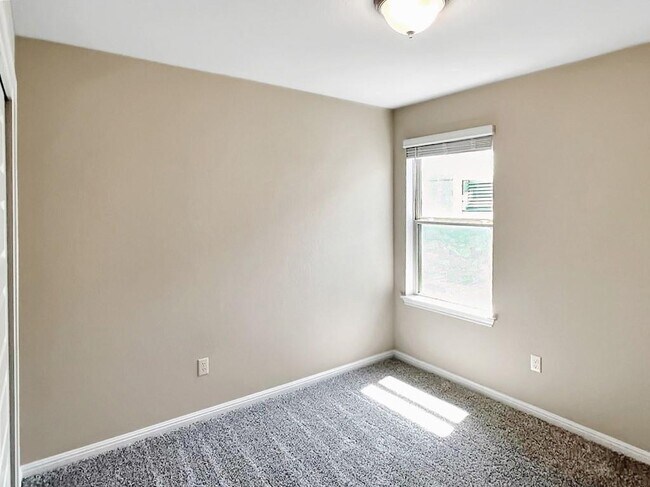 Building Photo - 2145 Arendale Dr