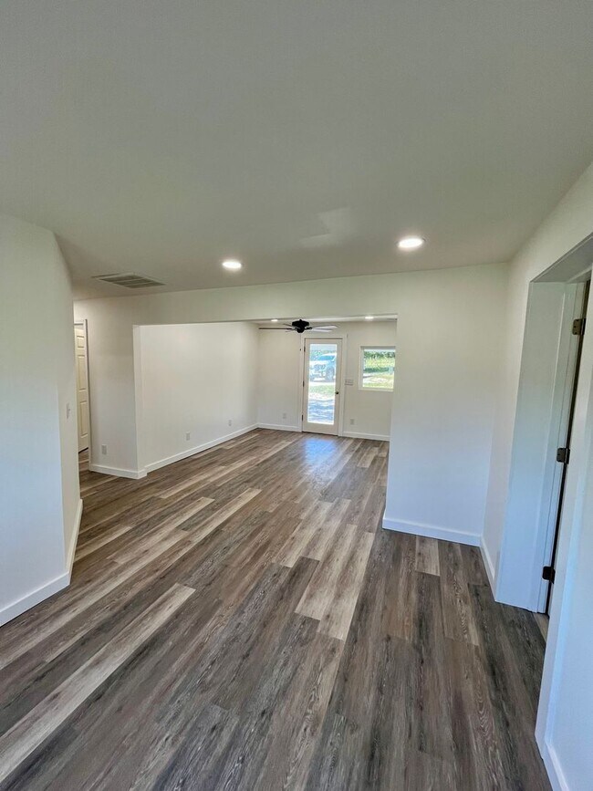 Building Photo - 82 Koppelmann Ln