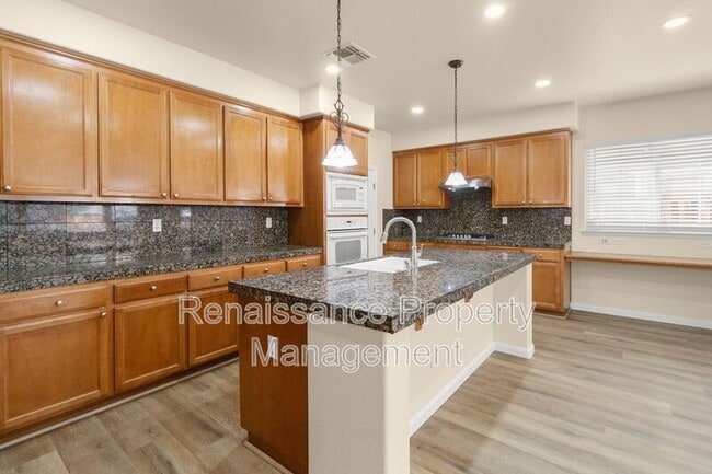 Building Photo - 785 Ellerbrook St