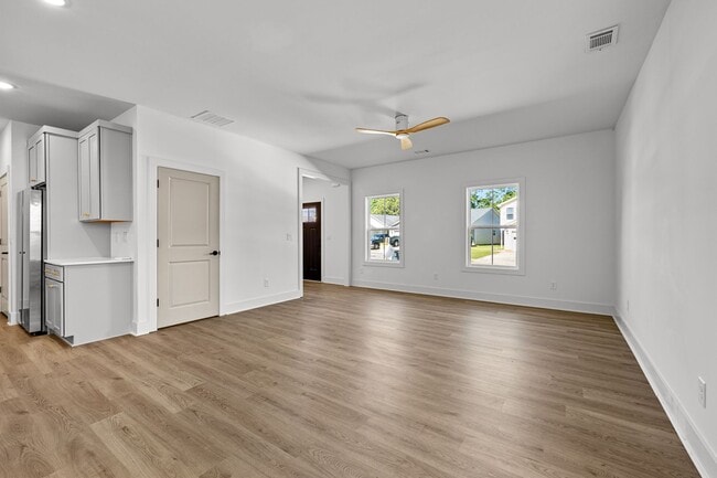 Building Photo - 3 Bedroom House Walkable to downtown Zebulon with Lawncare included!