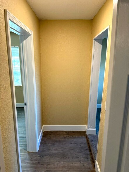 Building Photo - 803 Rushing St