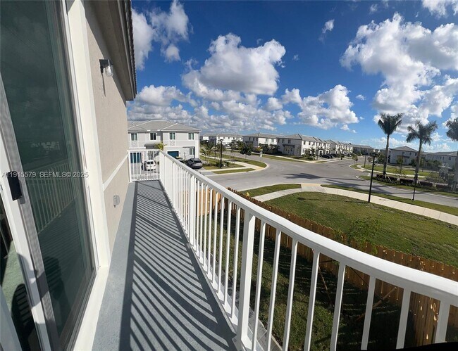 Building Photo - 1455 SE 6th Ter