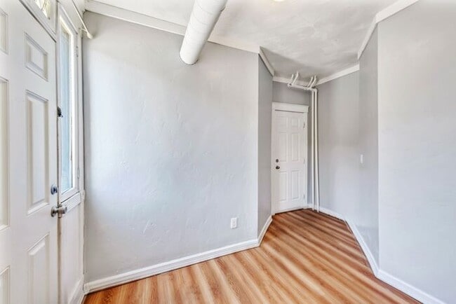 Building Photo - Urban Style Meets Everyday Comfort — Spaci...