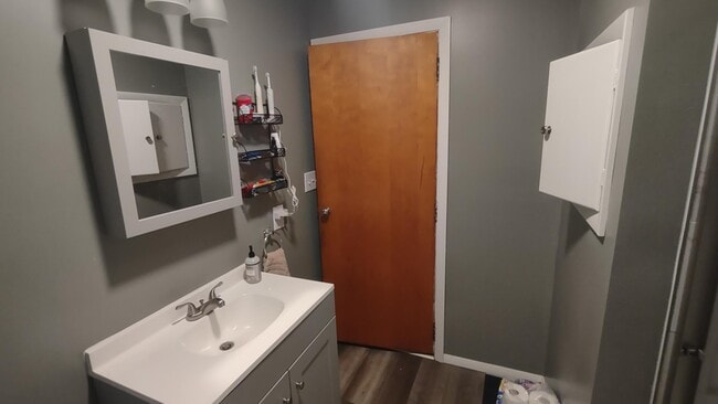 Building Photo - 3266 Ravenwood Ave