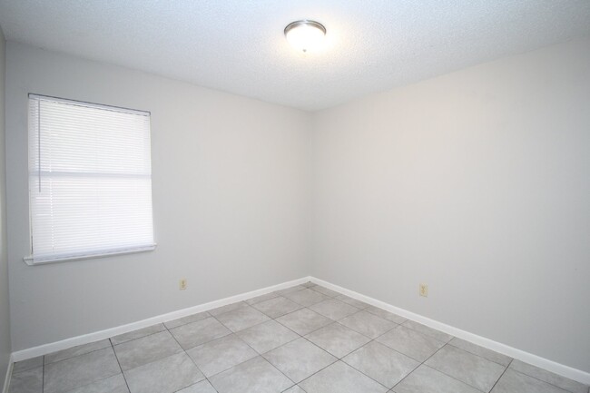 Building Photo - 2BR/1BA Apartment Near Mobile Hwy – Utilit...