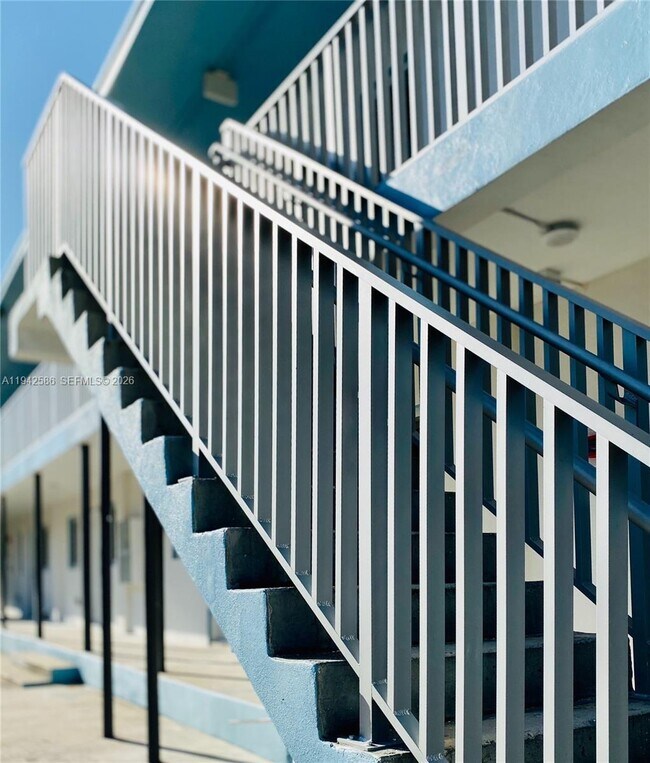 Building Photo - 1560 NW 1st Ct