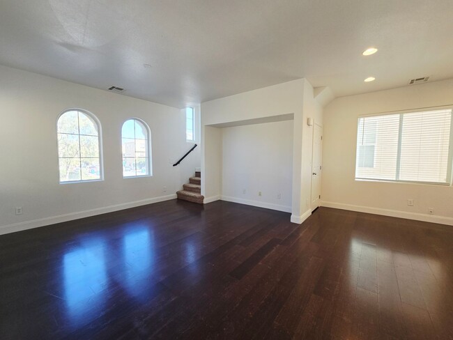 Building Photo - GORGEOUS 4BD/3BA IN SILVERADO RANCH
