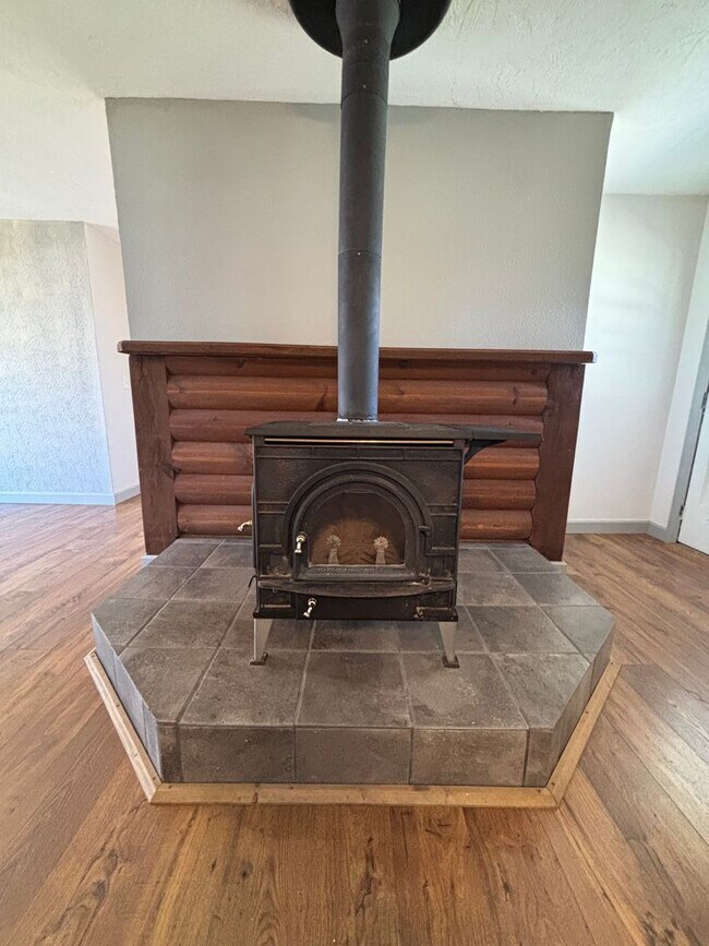 Building Photo - CUTE 1 Bedroom 1 Bathroom Home available NOW in NIXA!!