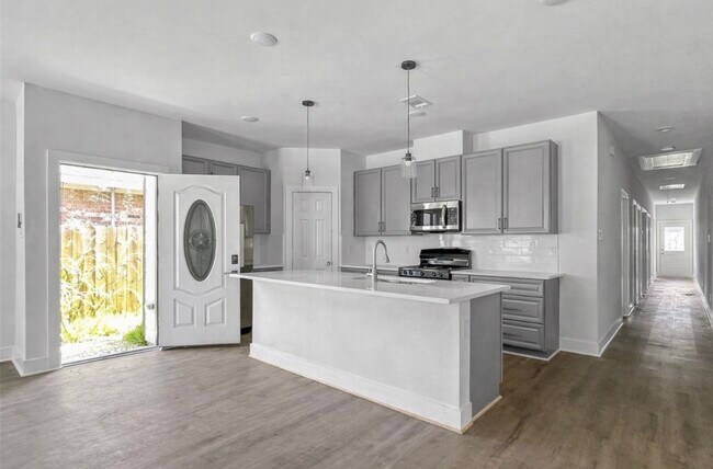 Building Photo - 6010 Bobby Burns St