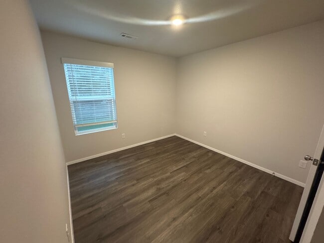 Building Photo - *Pre-leasing* NEWER Four Bedroom | Two Bath in Springdale!