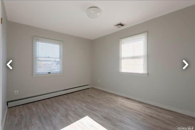 Building Photo - 171 Roslyn Rd