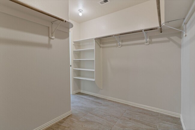 Building Photo - 17131 Quail Park Dr