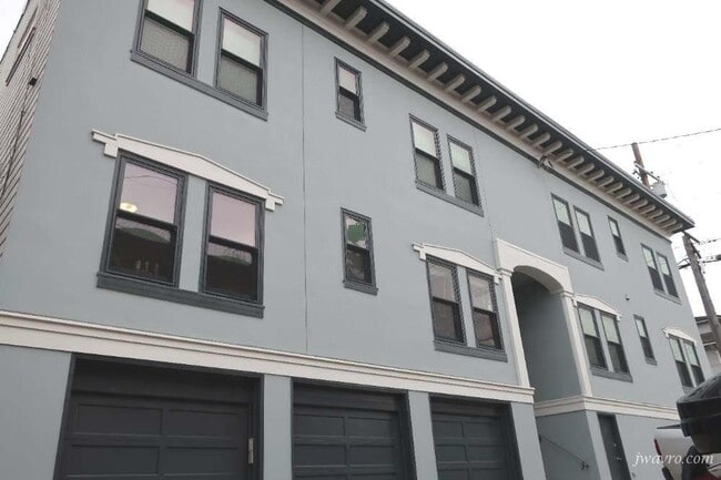 Building Photo - 598 12th Ave