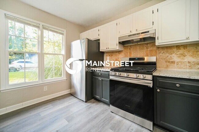 Building Photo - 3 Bedroom Pet-Friendly Home in Jonesboro, GA with Main Street Renewal