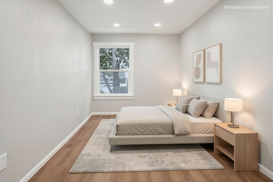 Building Photo - 1842 E Victoria Ave