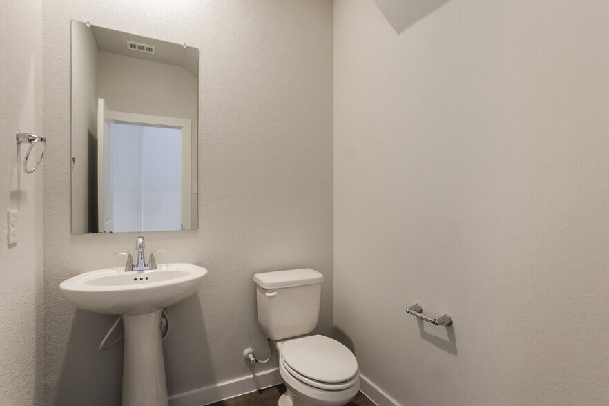 Building Photo - 336 Sun Harvest Dr