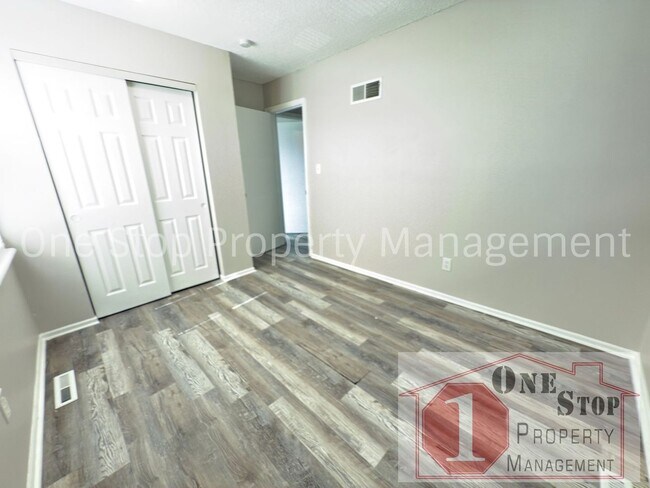 Building Photo - Beautiful 3 Bedroom 2 Bathroom Home in Blu...