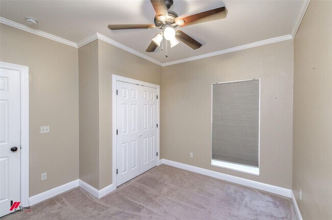Building Photo - Villaggio Townhouse