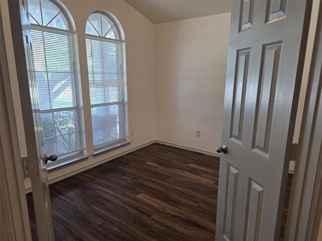 Building Photo - 319 Riverwalk Dr