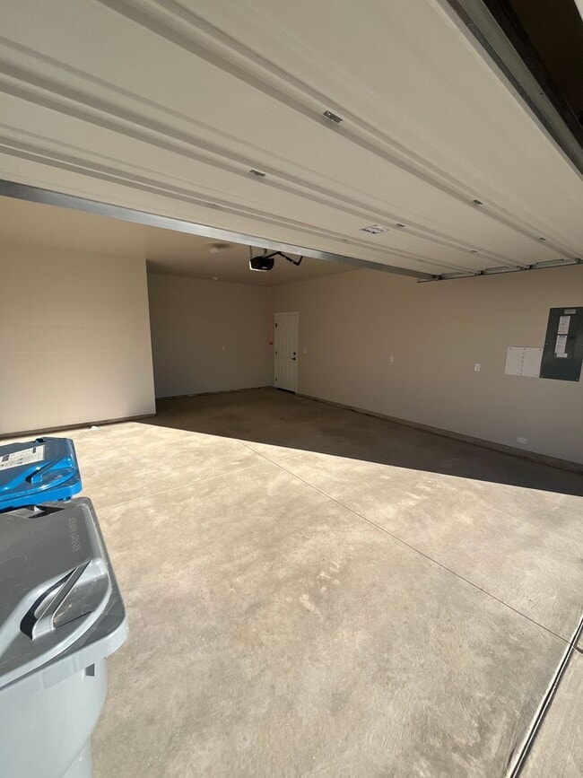 Building Photo - BRAND NEW 3 Bed 2.5 Bath Townhome