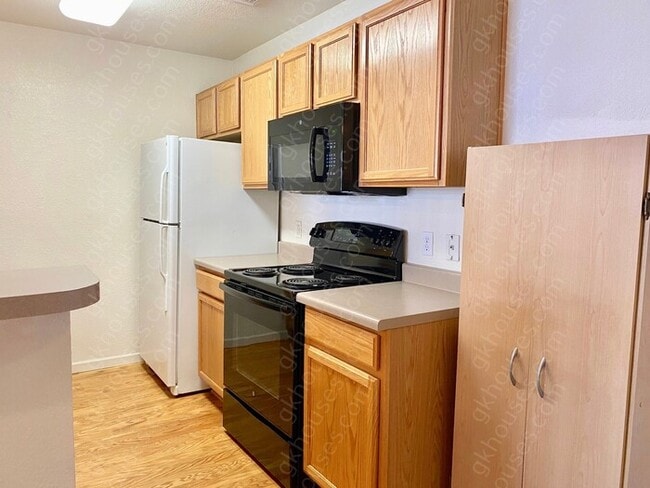 Building Photo - 2-Bed/2-Bath Condo/Pet Friendly/Voucher Accepted/Available Soon!