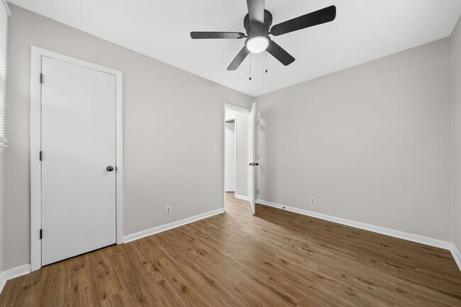 Building Photo - 125 Tandy Dr