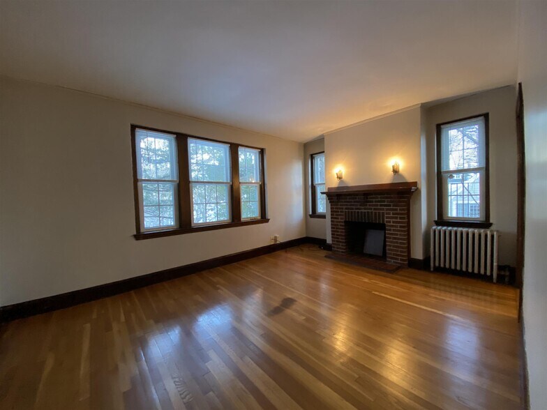 Building Photo - 116 College Ave