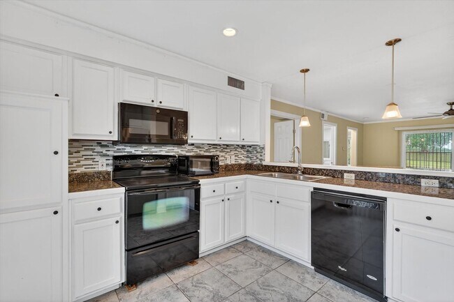 Building Photo - Las Colinas Area