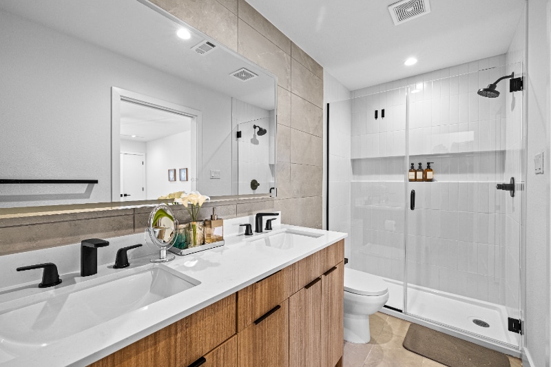 Building Photo - 1903 Albury Cove