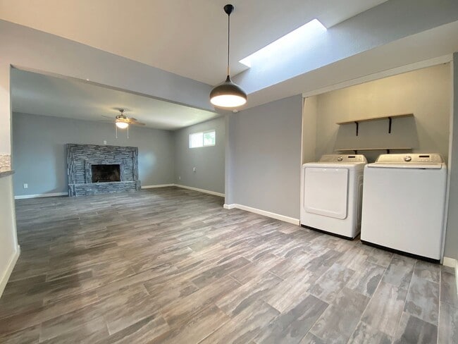 Building Photo - West El Paso 4 bed/2 Bath refrig A/C Home!