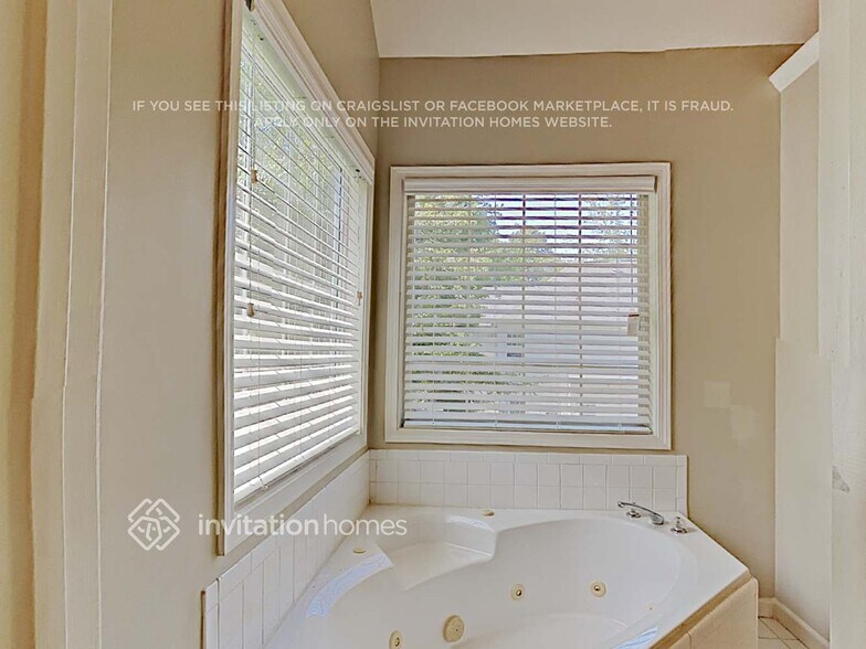 Building Photo - 4913 Lightwood Ct