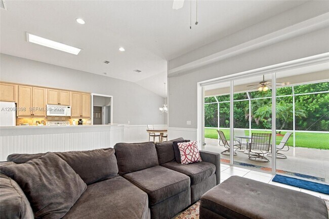 Building Photo - 4025 Chablis St SW