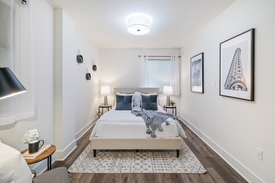 Building Photo - 1635 California St