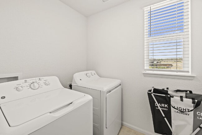 Building Photo - 3315 Bella Luna Dr