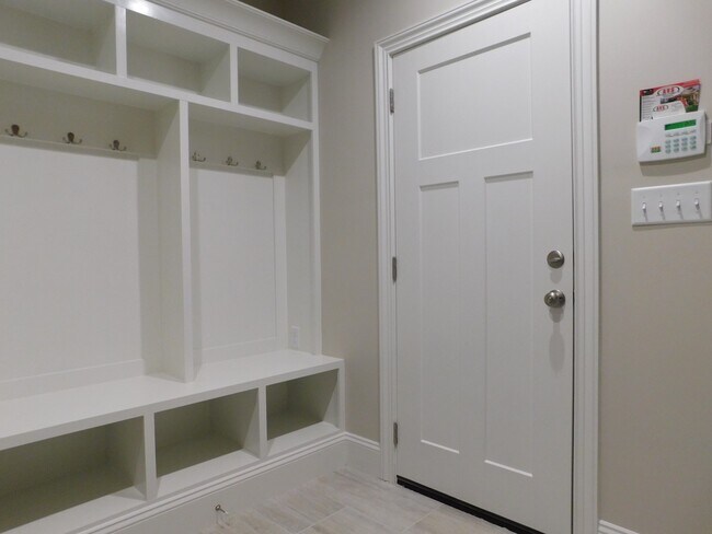 Building Photo - Grove Point Beauty