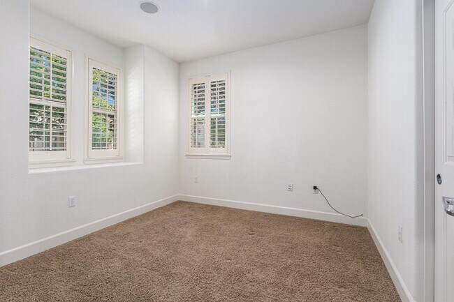 Building Photo - 4970 Trescott Ct