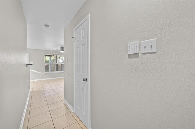 Building Photo - 2318 Riddle Rd