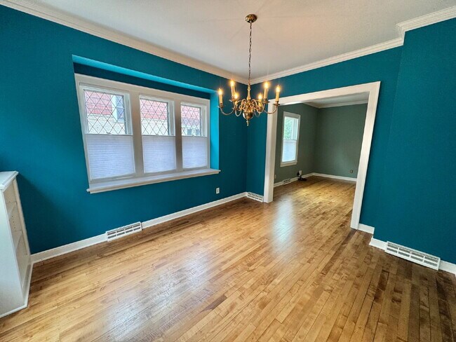Building Photo - Charming 3-Bedroom Oasis with Elegant Touches & Finished Basement on Washburn Ave!