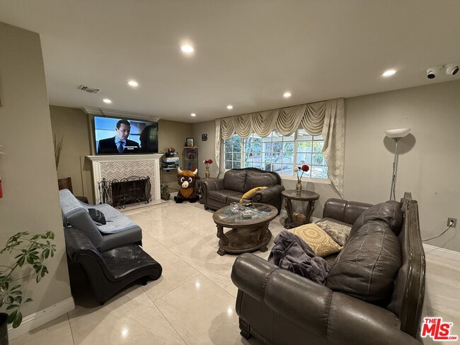 Building Photo - 12623 Jolette Ave