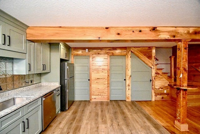 pantry, half bath, coat closet - 172 Diamond Ct SE