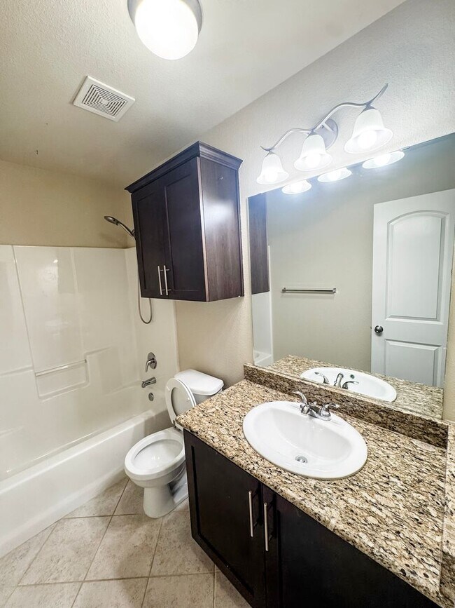 Building Photo - Quiet 3/2 House in Meadowcreek w/ Aug Move in!