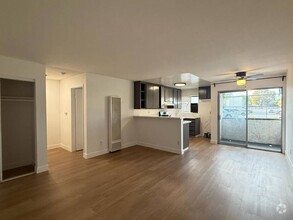 Building Photo - Beautiful 1 Bed/1 Bath Condo Apartment wit...